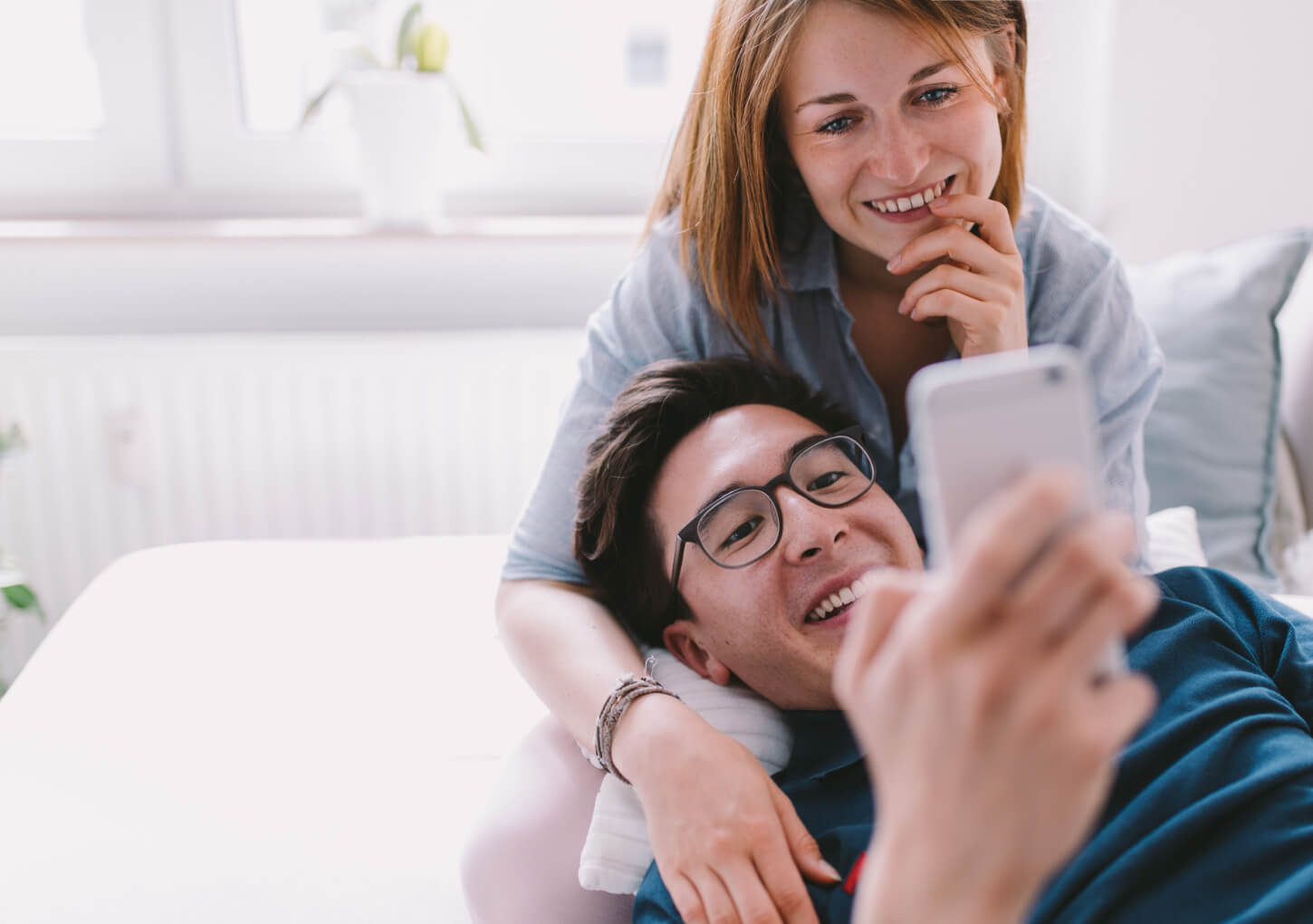 couple-sofa-home-chill-couch-relationship-internet-smartphone-social-media-browsing_t20_e8xZYv@2x